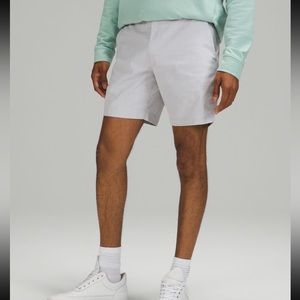 Lululemon Commission Classic-Fit Short 7"
Oxford - Black/White